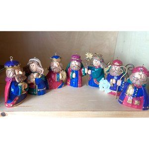 Nativity Figurines Jesus and Mary Christ Holly rustic resin 7pc